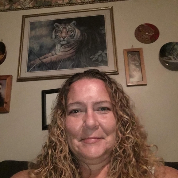 Meet your Posher, Nicole - Picture 2 of 4